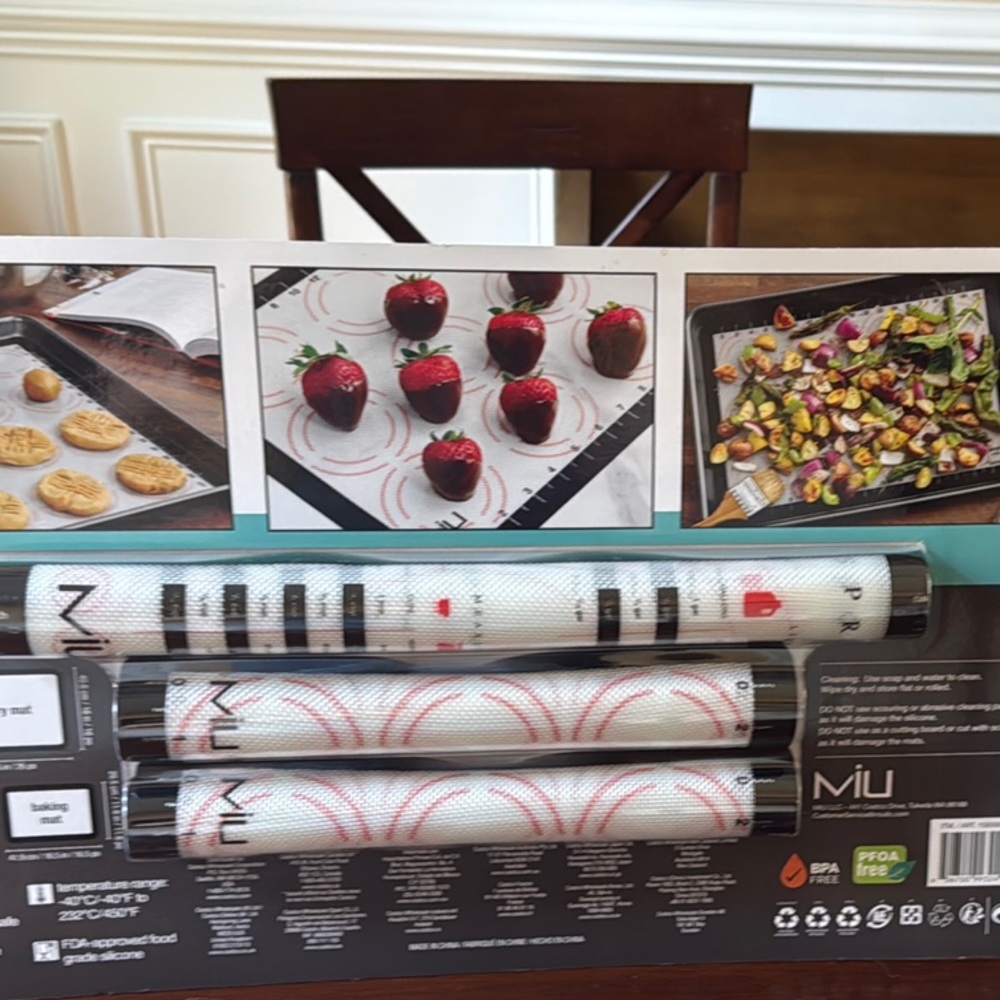 Miu Silicone Baking Mat Set - White and Red